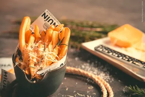Truffle Fries com parmesão e alecrim